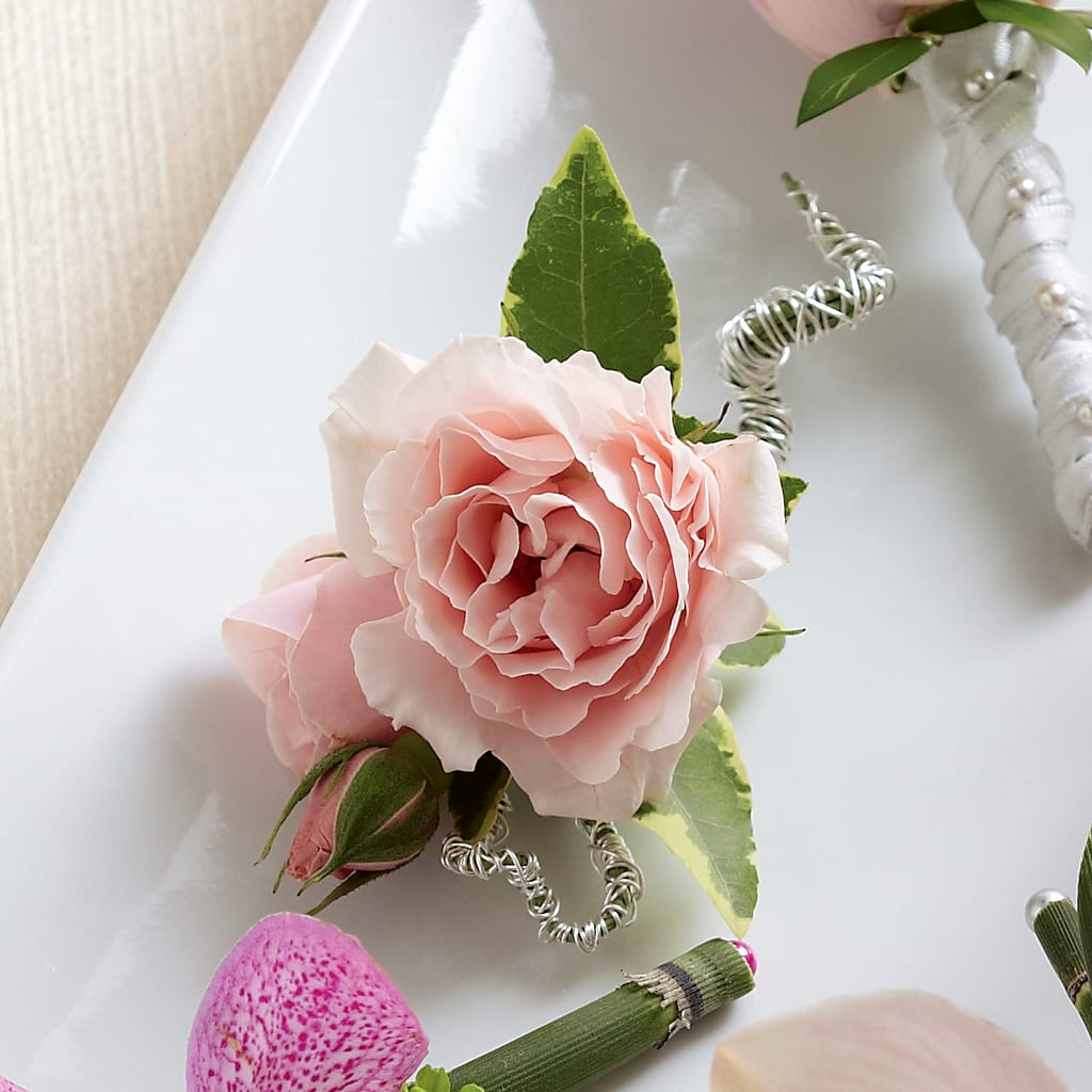 Pink Spray Rose Boutonniere – Lovely Flowers And Gifts, Islip Terrace NY