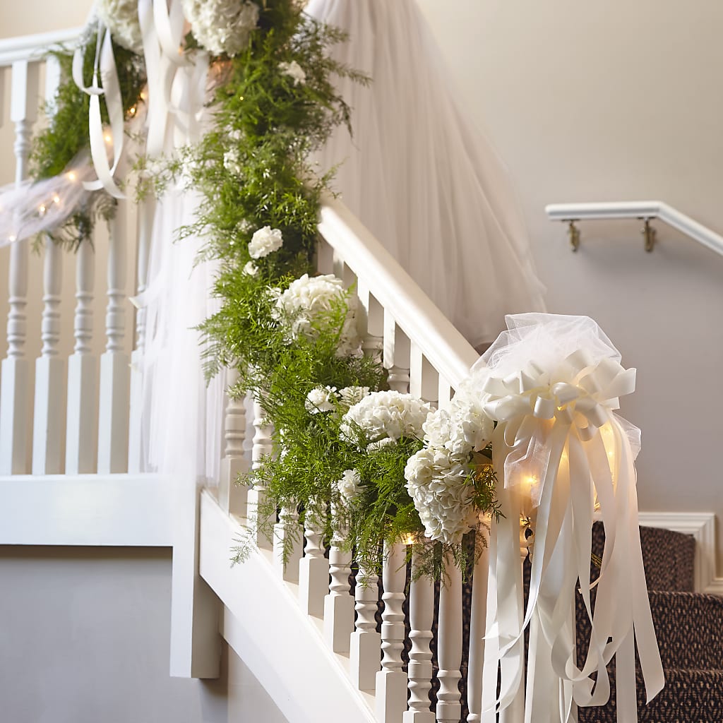 Champagne Dreams Garland – Lovely Flowers And Gifts, Islip Terrace NY