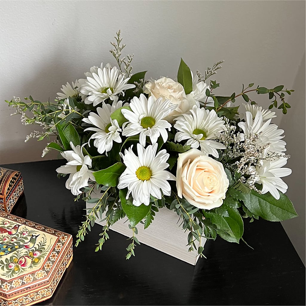 Fresh Linen Box Bouquet –  Lovely Flowers And Gifts, Islip Terrace NY