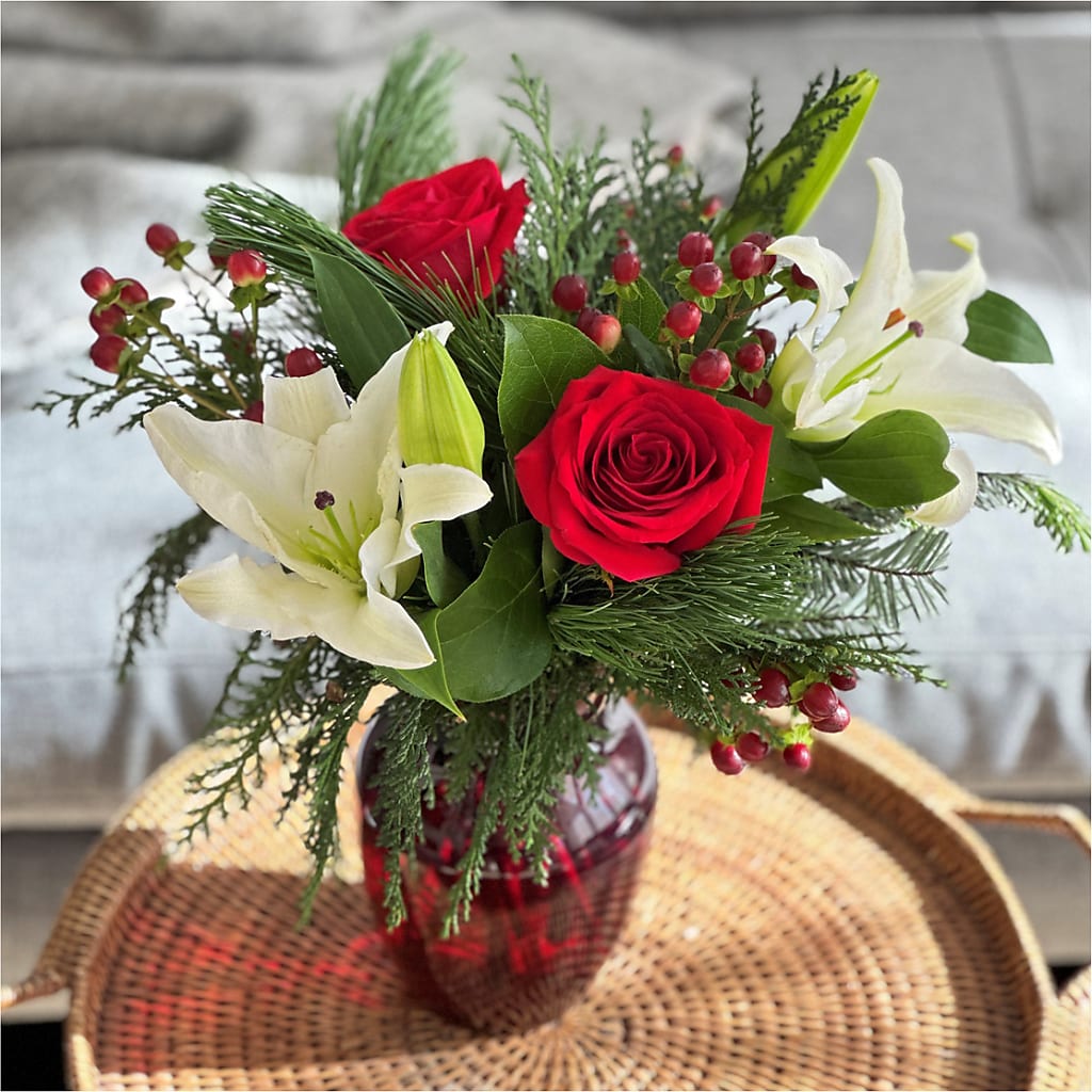 Evergreen Delight Bouquet –  Lovely Flowers And Gifts, Islip Terrace NY